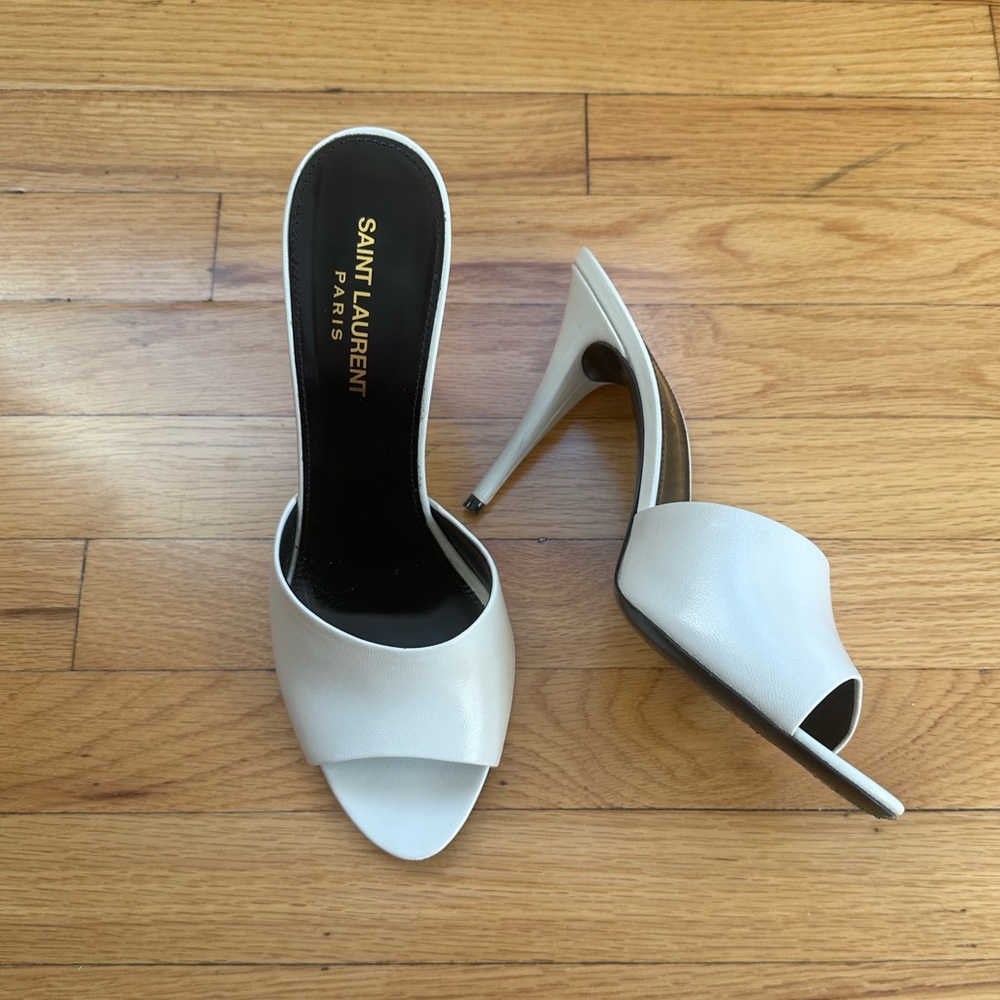 Saint Laurent La16 Mules in Pearl Leather